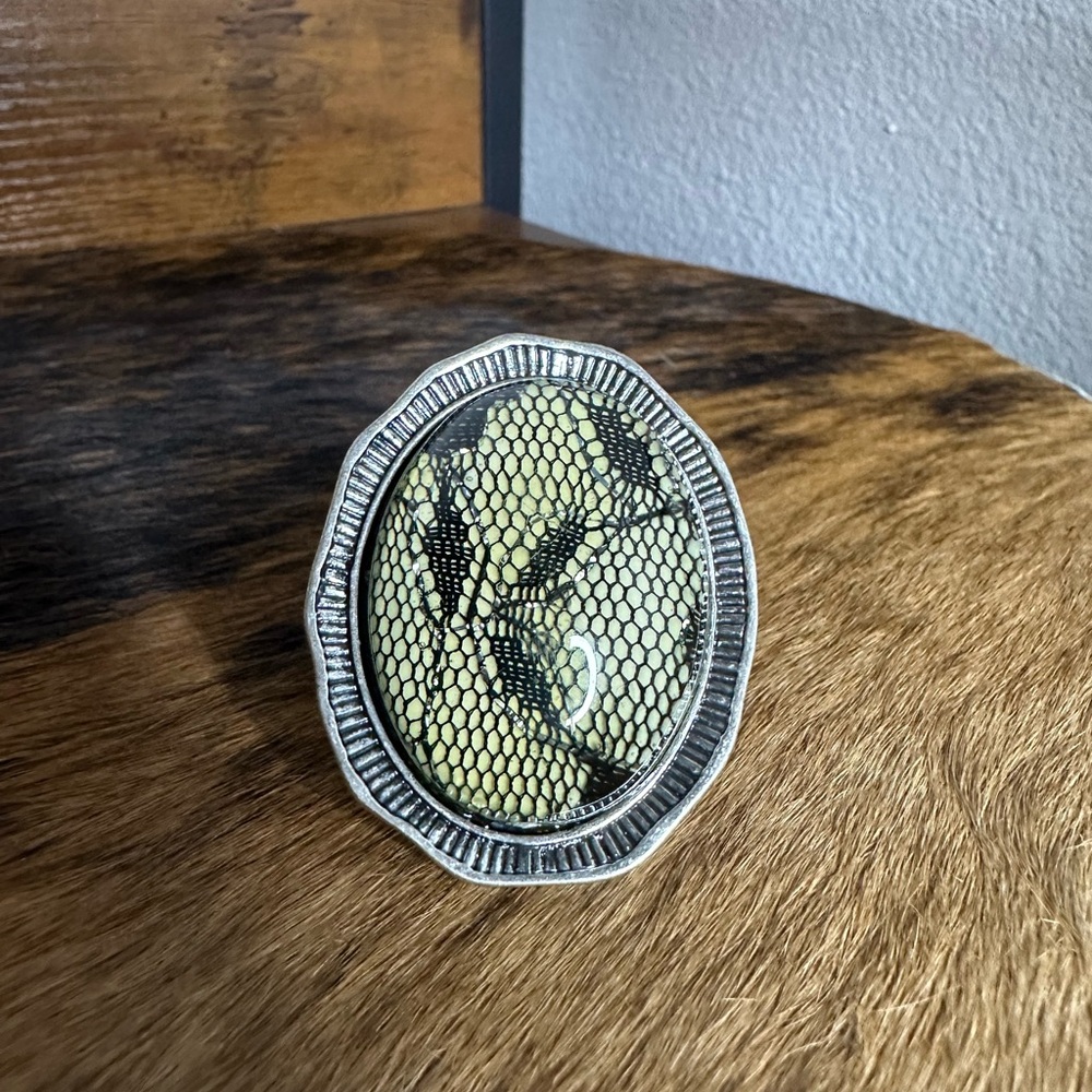 Oversized Vtg Style Mesh Statement Stretch Ring -… - image 3